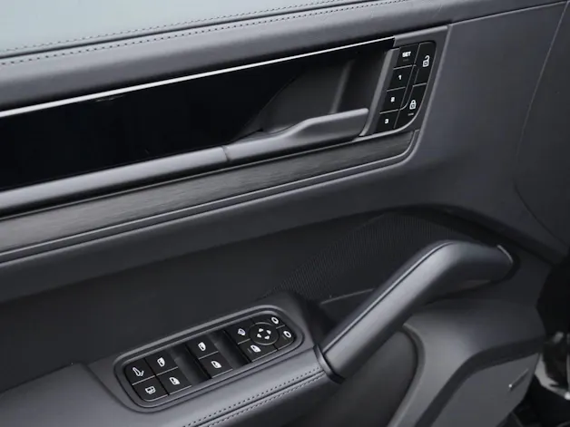 PORSCHE Cayenne E-Hybrid Coupé Black Edition
