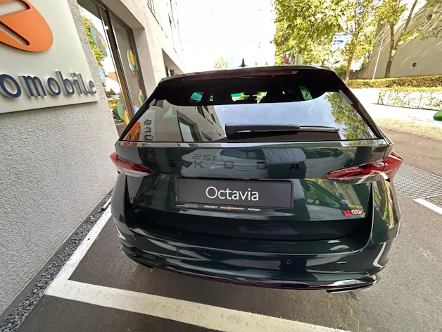 SKODA Octavia Combi 2.0 TSI DSG RS 30 Years Edition