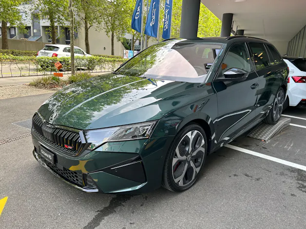 SKODA Octavia Combi 2.0 TSI DSG RS 30 Years Edition