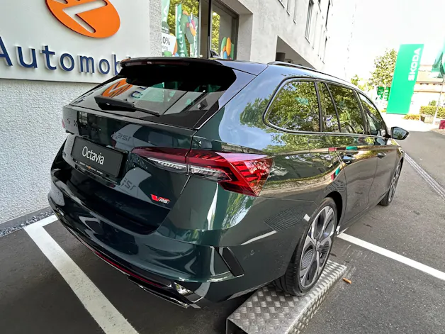 SKODA Octavia Combi 2.0 TSI DSG RS 30 Years Edition