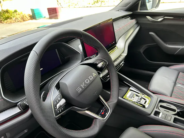 SKODA Octavia Combi 2.0 TSI DSG RS 30 Years Edition