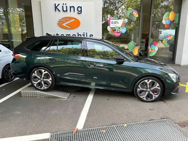SKODA Octavia Combi 2.0 TSI DSG RS 30 Years Edition