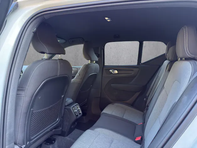 VOLVO XC40 2.0 B3 MH Plus Dark
