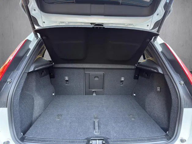VOLVO XC40 2.0 B3 MH Plus Dark