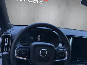 VOLVO XC40 2.0 B3 MH Plus Dark