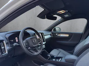 VOLVO XC40 2.0 B3 MH Plus Dark