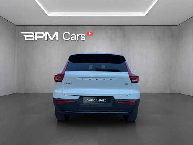 VOLVO XC40 2.0 B3 MH Plus Dark