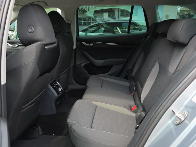SKODA Octavia Combi 2.0 TSI DSG Selection 4x4