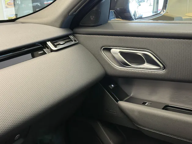 Land Rover Range Rover Velar R-Dynamic D 300 I6 MHEV HSE Automatic