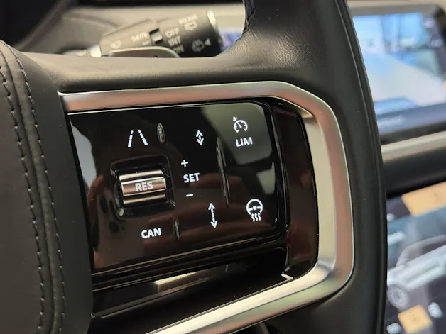 Land Rover Range Rover Velar R-Dynamic D 300 I6 MHEV HSE Automatic