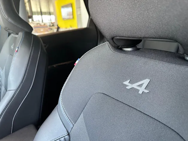 RENAULT Captur 1.3 TCe Esprit Alpine EDC