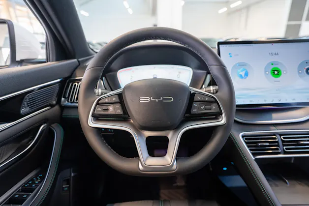 BYD Seal U DM-i Design AWD / Panorama / Head-Up Display / 360 Kamera