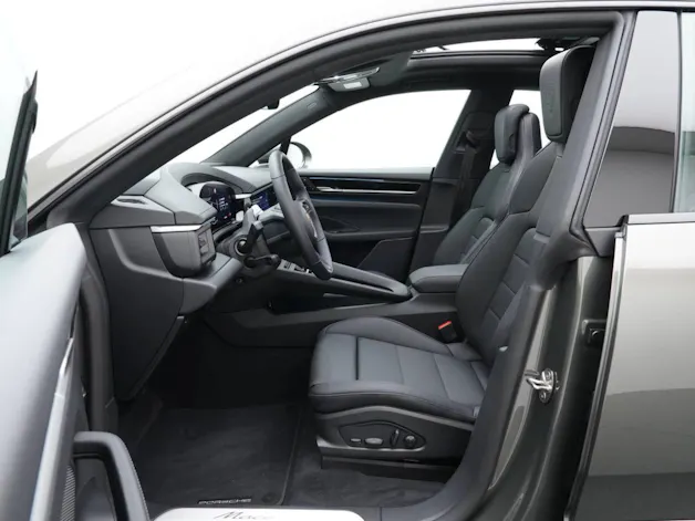 PORSCHE Macan 4