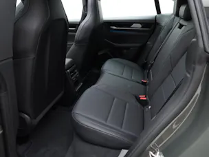 PORSCHE Macan 4