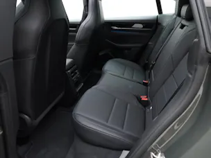 PORSCHE Macan 4