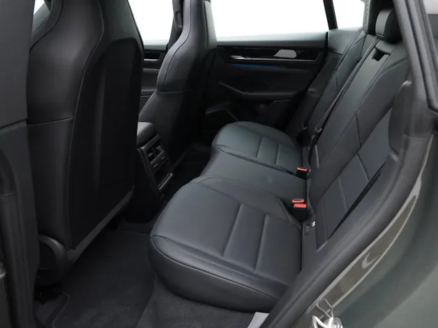 PORSCHE Macan 4