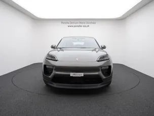 PORSCHE Macan 4