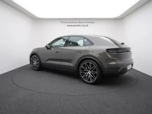 PORSCHE Macan 4