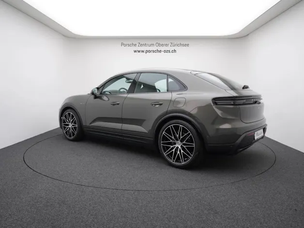 PORSCHE Macan 4