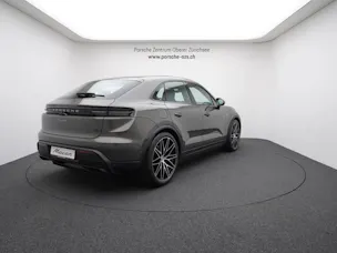 PORSCHE Macan 4