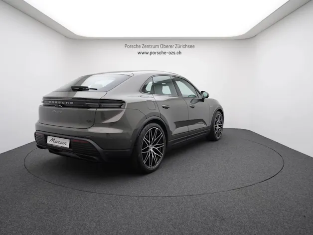 PORSCHE Macan 4