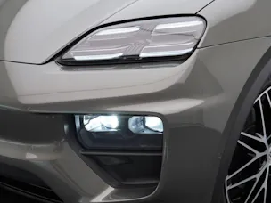 PORSCHE Macan 4
