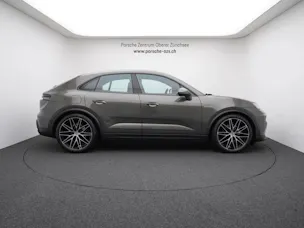 PORSCHE Macan 4