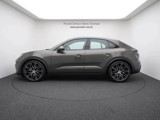 PORSCHE Macan 4