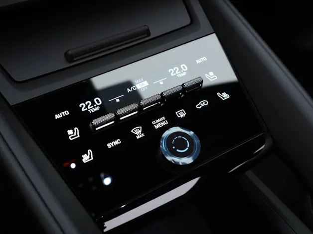 PORSCHE Macan 4