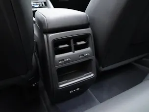 PORSCHE Macan 4