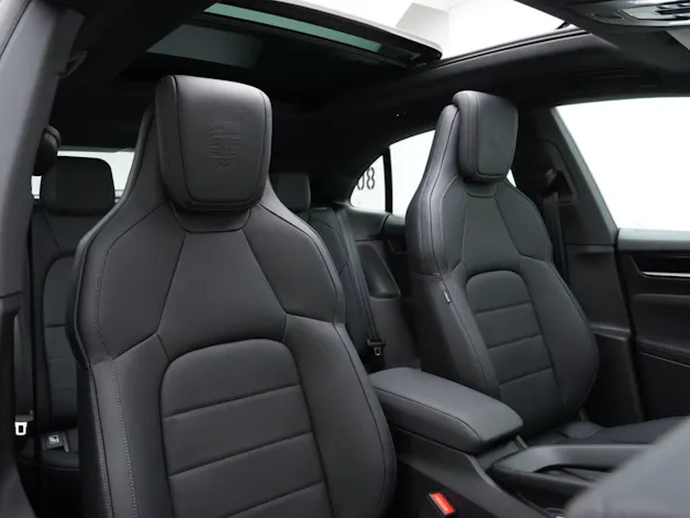 PORSCHE Macan 4