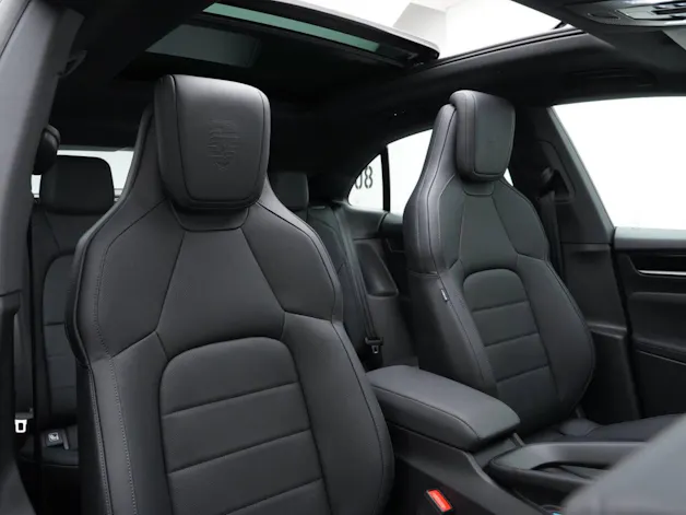 PORSCHE Macan 4