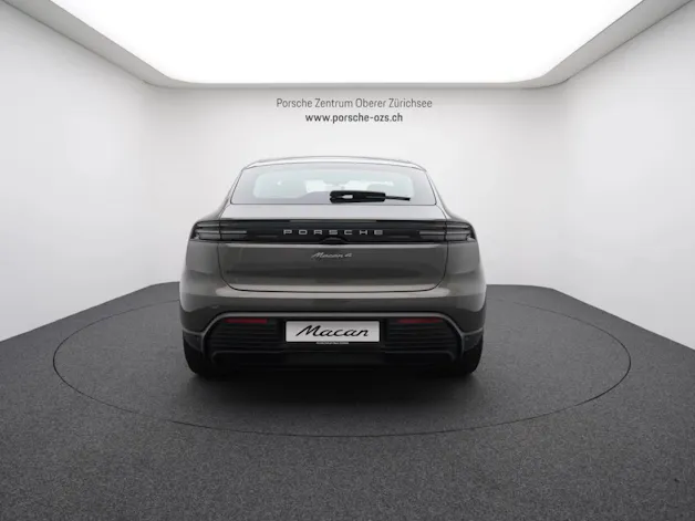 PORSCHE Macan 4
