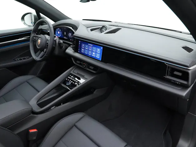 PORSCHE Macan 4