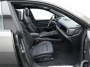 PORSCHE Macan 4