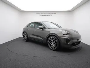 PORSCHE Macan 4
