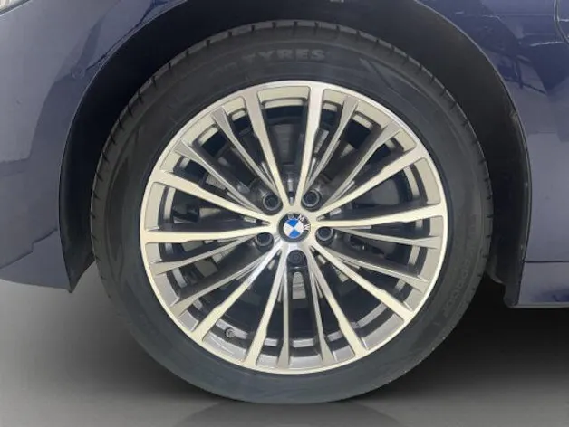 BMW 330e xDrive SAG