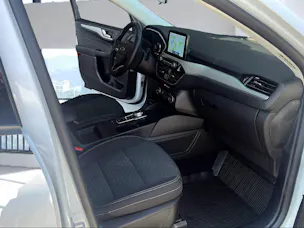 FORD Kuga 2.5 Hybrid Cool & Connect 4x4 mit  Anhängerkupplung 1500kg