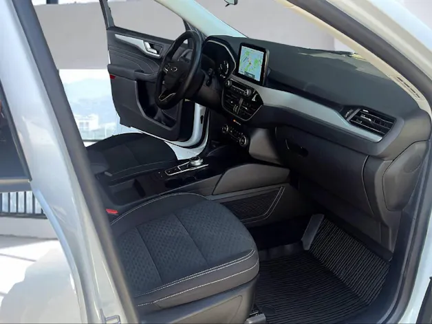 FORD Kuga 2.5 Hybrid Cool & Connect 4x4 mit  Anhängerkupplung 1500kg