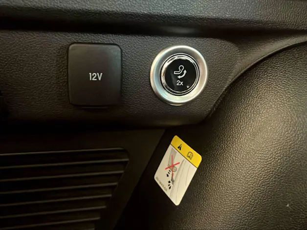 FORD Kuga 2.5 Hybrid Cool & Connect 4x4 mit Anhängerkupplung 1500kg