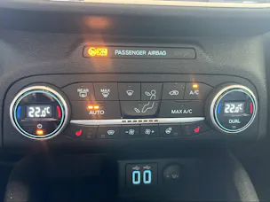 FORD Kuga 2.5 Hybrid Cool & Connect 4x4 mit  Anhängerkupplung 1500kg