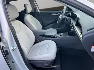 Kia Niro 1.6 GDi Hybrid Style Facelift MY27 / 7-Jahre CH-Herstellergarantie / 360°Kamera m. Totwinkel-Monitoranzeige / 0.99% Leasing-Angebot