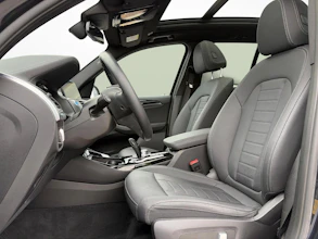 https://vehicle.imgix.net/4438696/e15c0b18-8d7d-4144-a8d2-77d0b617f5ee.jpg