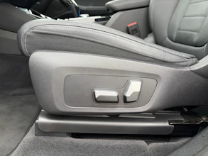 https://vehicle.imgix.net/4438696/e3f6ab44-a67d-4a42-ac7a-82768d32c67f.jpg