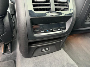 https://vehicle.imgix.net/4438696/ee471cca-6698-4bf1-9ed7-e3f64ed6a51d.jpg