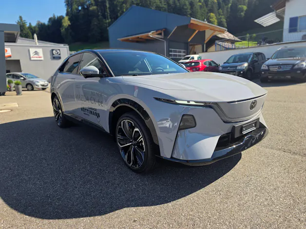 MAZDA CX-6e Takumi