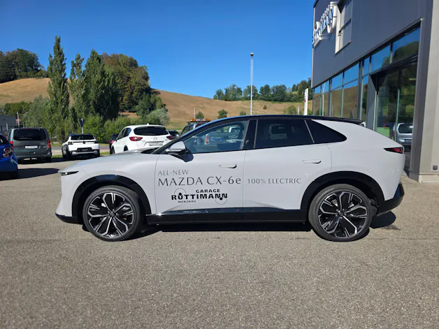 MAZDA CX-6e Takumi