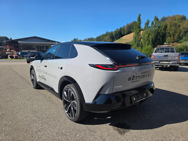MAZDA CX-6e Takumi