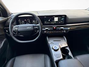https://vehicle.imgix.net/4438765/87d07e71-b8f8-4476-b221-cd6ece57dbd0.jpg