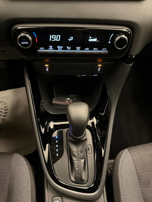 Toyota Yaris 1.5 VVT-i HSD Trend
